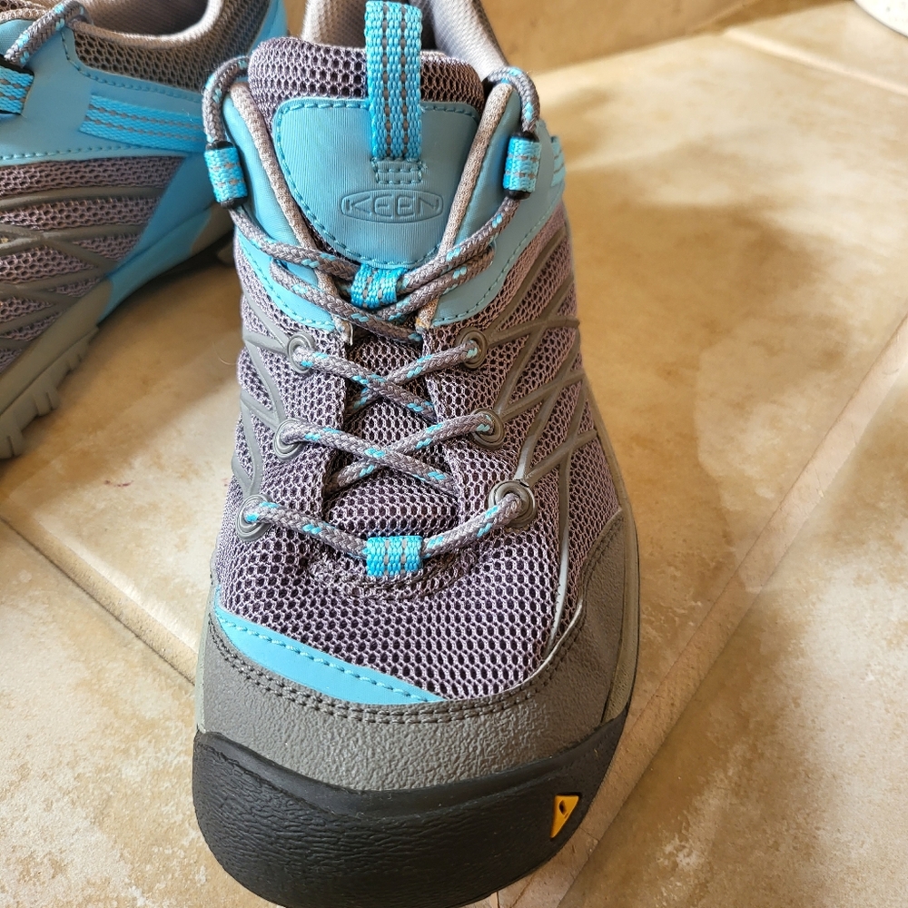Keen women hiking shoes, grey/blue, size 7.5